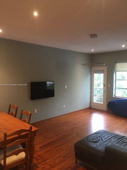4720 Pine Tree DrMiami Beach - Condo 1-4 Stories,Co-Op condo unit 17 - picture