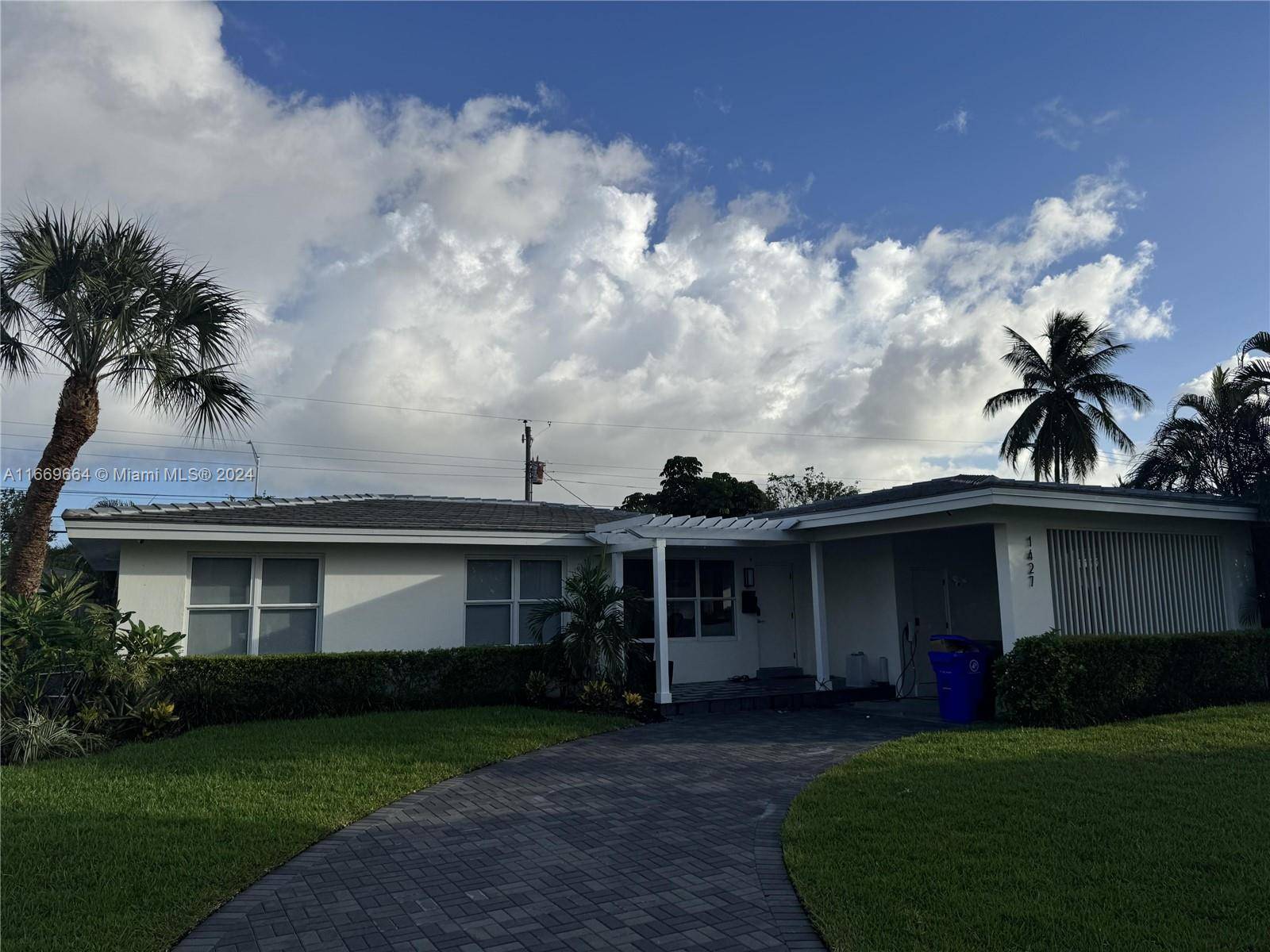 1427 NE 60th StFort Lauderdale - picture