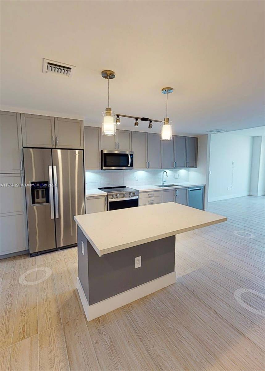 215 N New River Dr EFort Lauderdale - Apartments-Annual,Apartment condo unit 1610 - picture