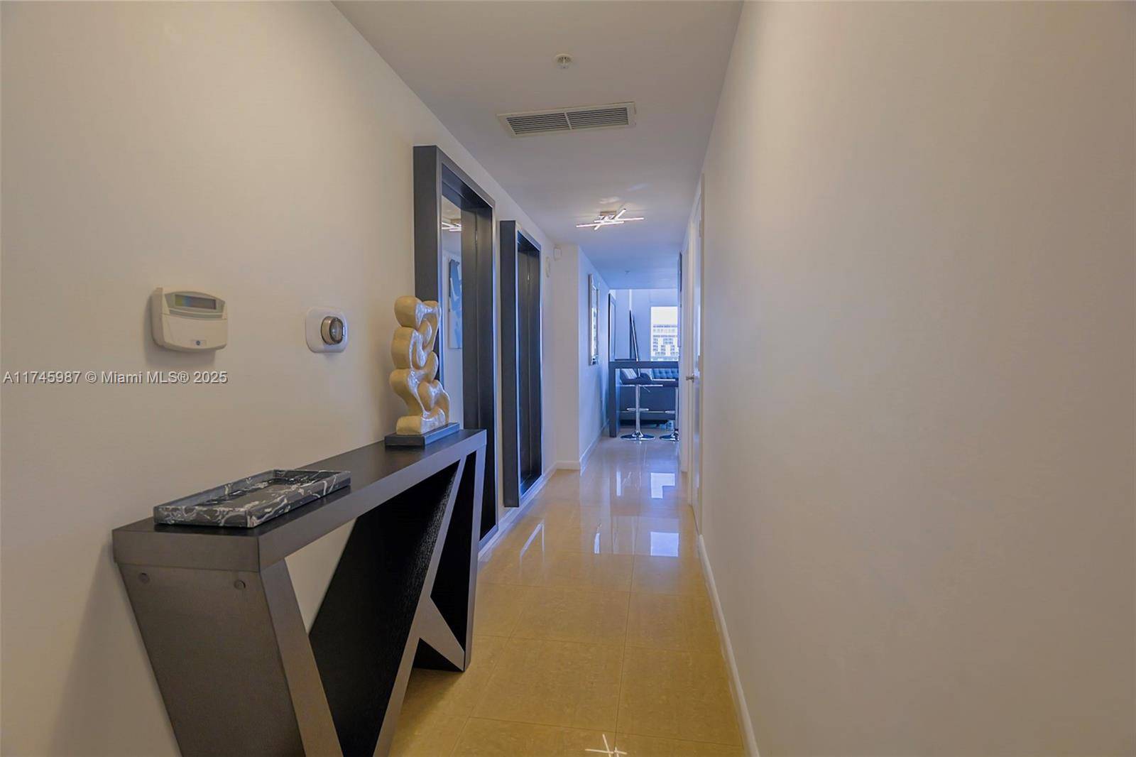 41 SE 5th StMiami - Condo/Co-Op/Annual,Apartment condo unit 2011 - picture