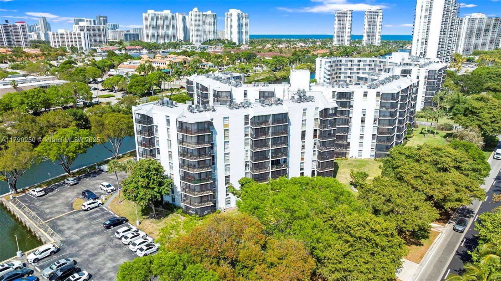 3401 N Country Club DrAventura - Condo 1-4 Stories,Condo condo unit 311 - picture