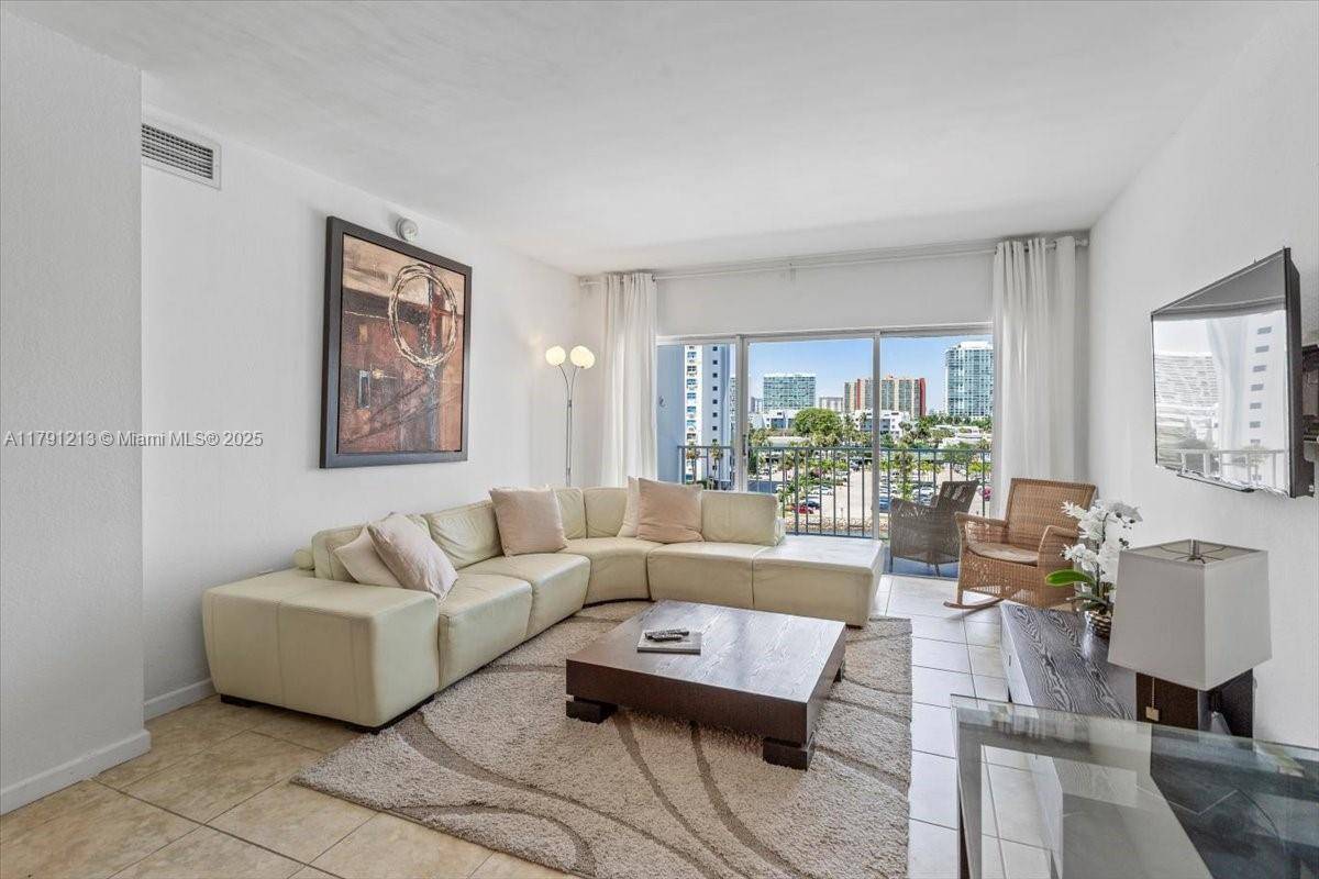 500 Bayview DrSunny Isles Beach - Condo 5+ Stories,Condo condo unit 527 - picture