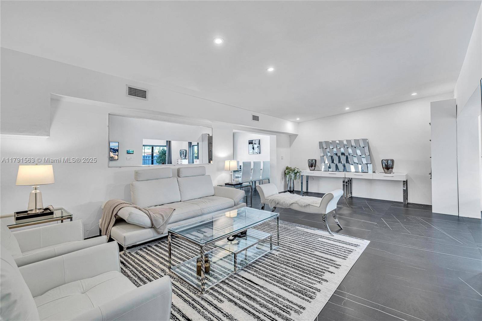560 NW 116th TerMiami - picture