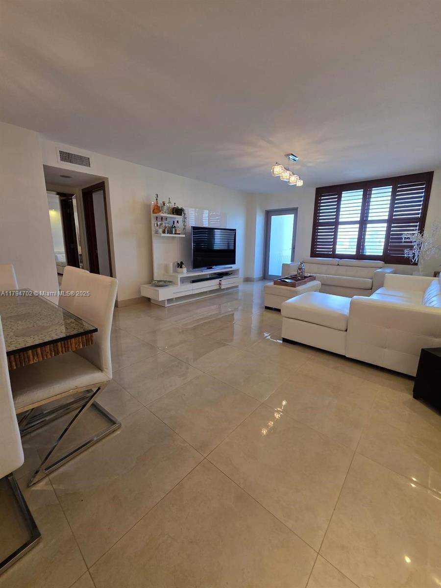 9225 Collins AveSurfside - Condo/Co-Op/Annual,Condo condo unit 1409 - picture