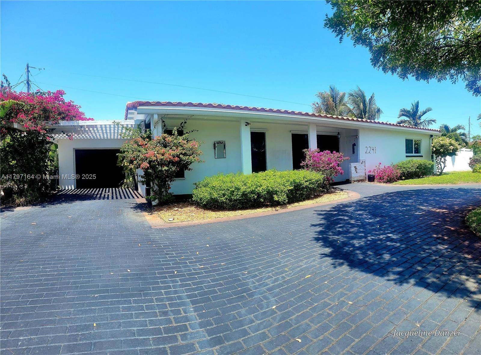 2241 NE 38th StLighthouse Point - picture