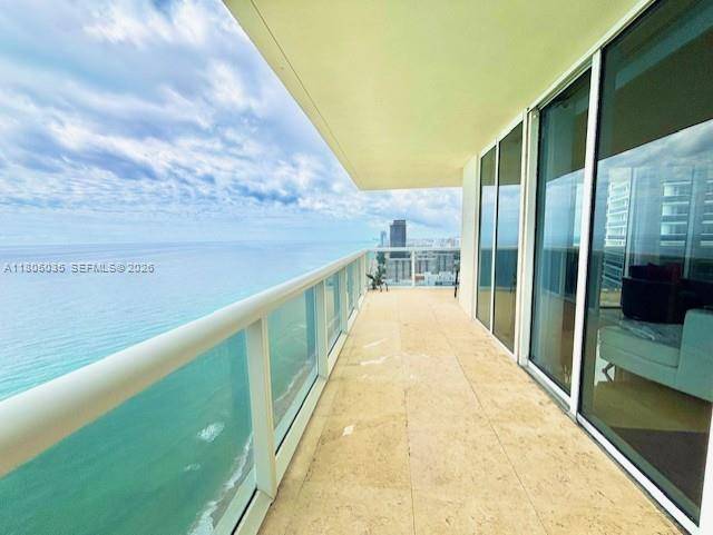 1830 S Ocean DrHallandale Beach - Condo/Co-Op/Seasonal,Condo condo unit 3702 - picture