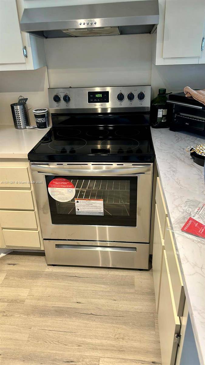 8290 Lake DrDoral - Condo 5+ Stories,Condo condo unit 527 - picture