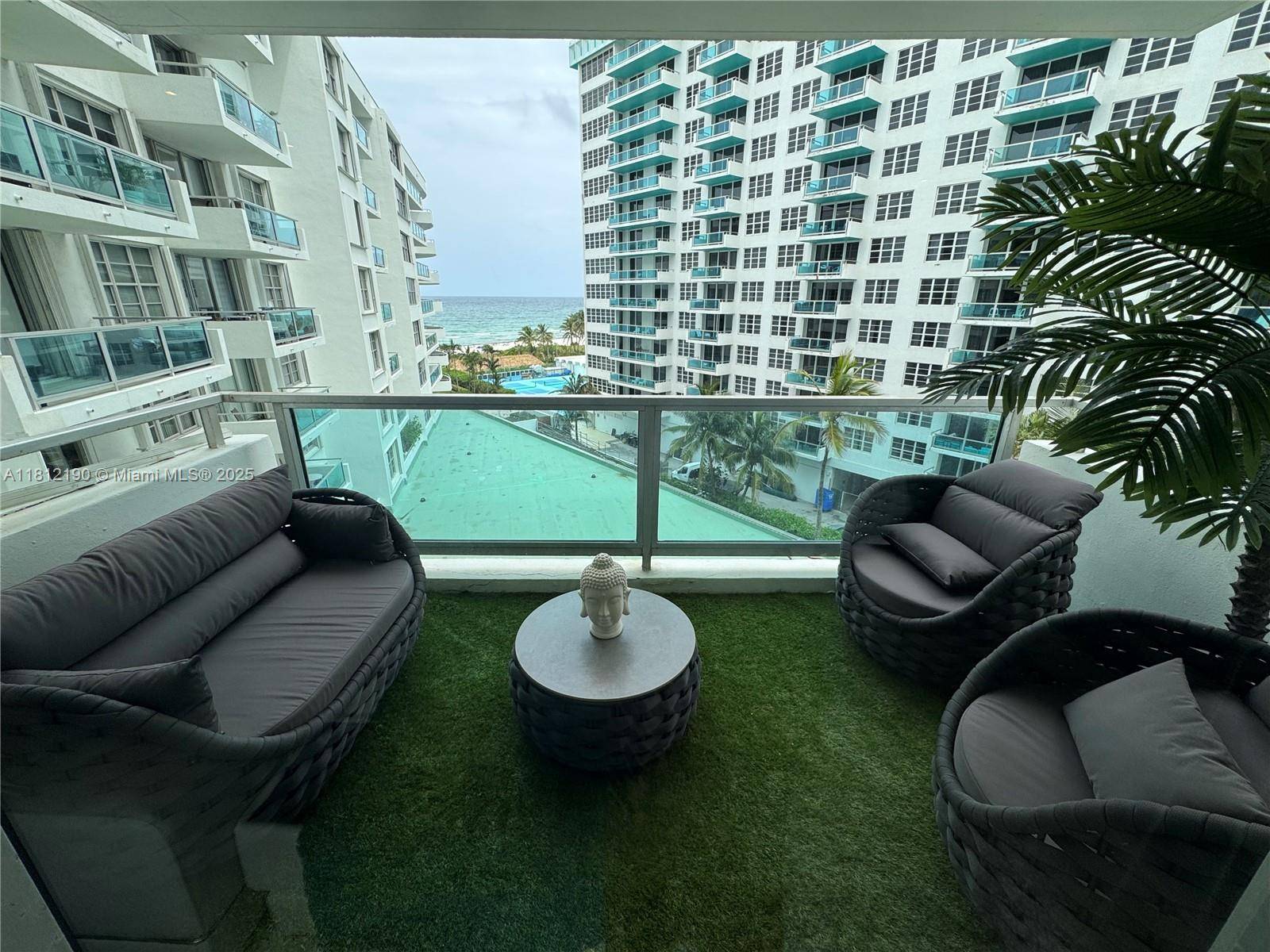 5151 Collins AveMiami Beach - Apartments-Seasonal,Apartment condo unit 726 - picture