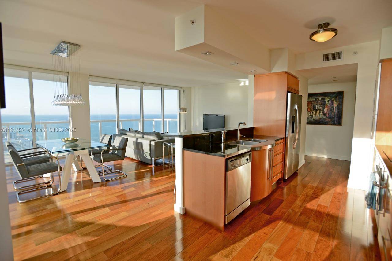 6365 Collins AveMiami Beach - Condo/Co-Op/Annual,Condo condo unit 3908 - picture