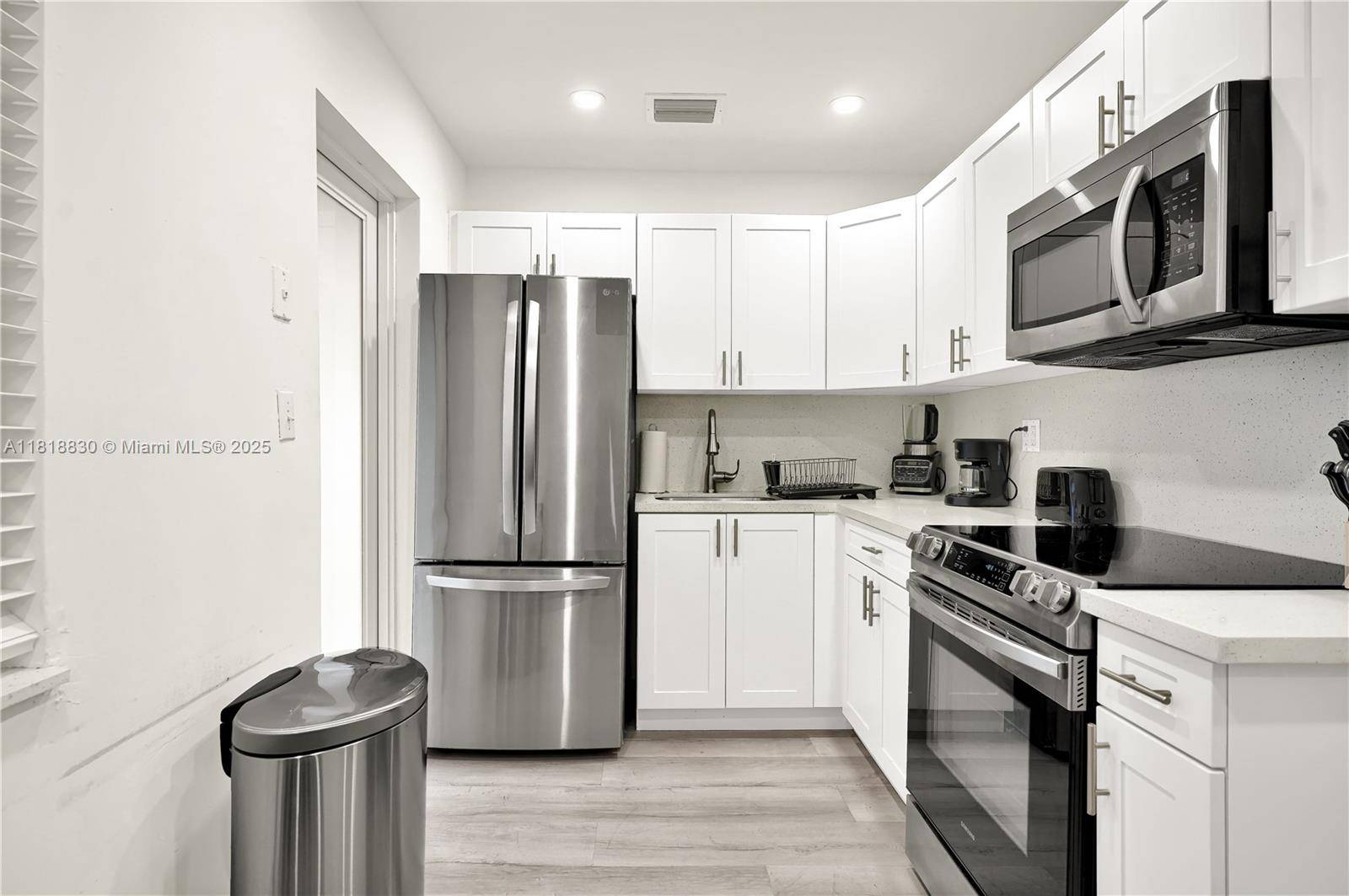 300 NW 82nd TerMiami - picture