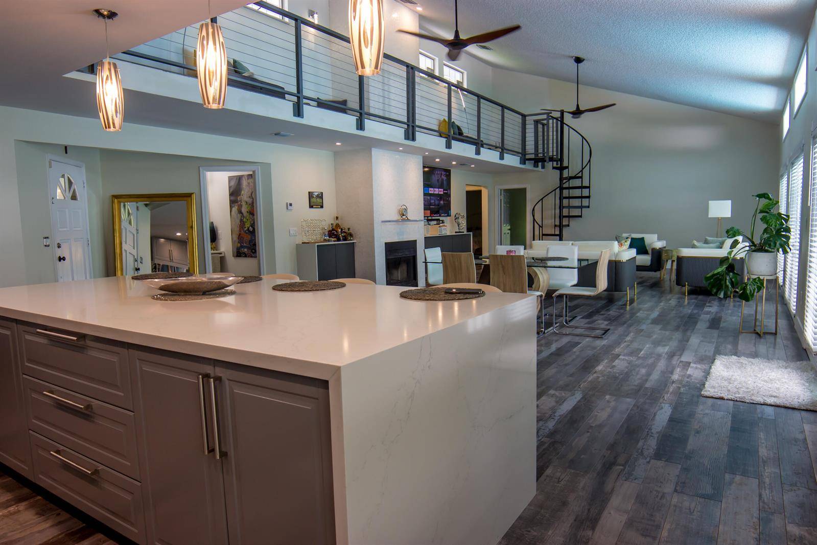 661 W RamblingWellington - picture
