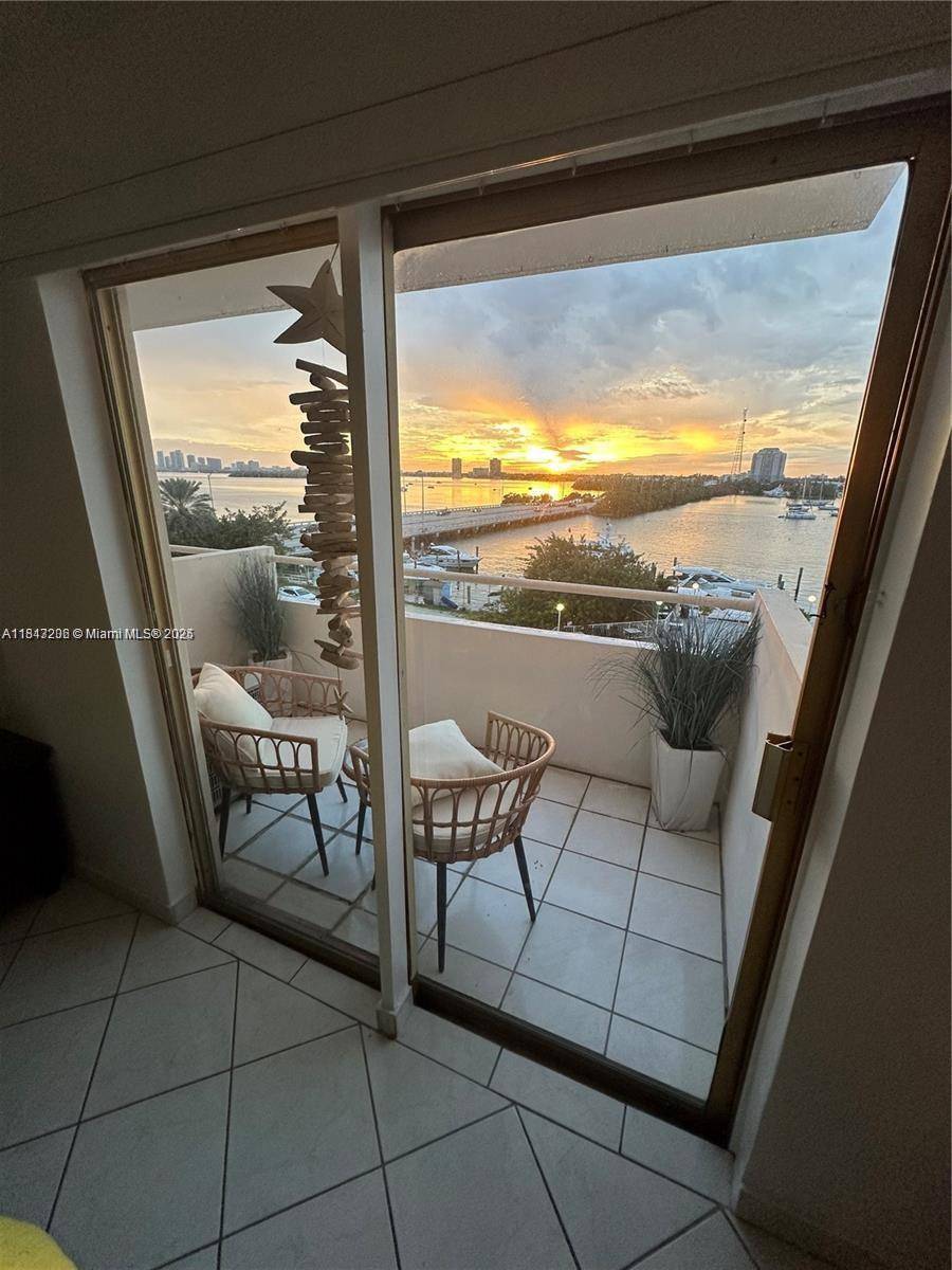 7904 West DrNorth Bay Village - Condo 1-4 Stories,Condo condo unit 407 - picture