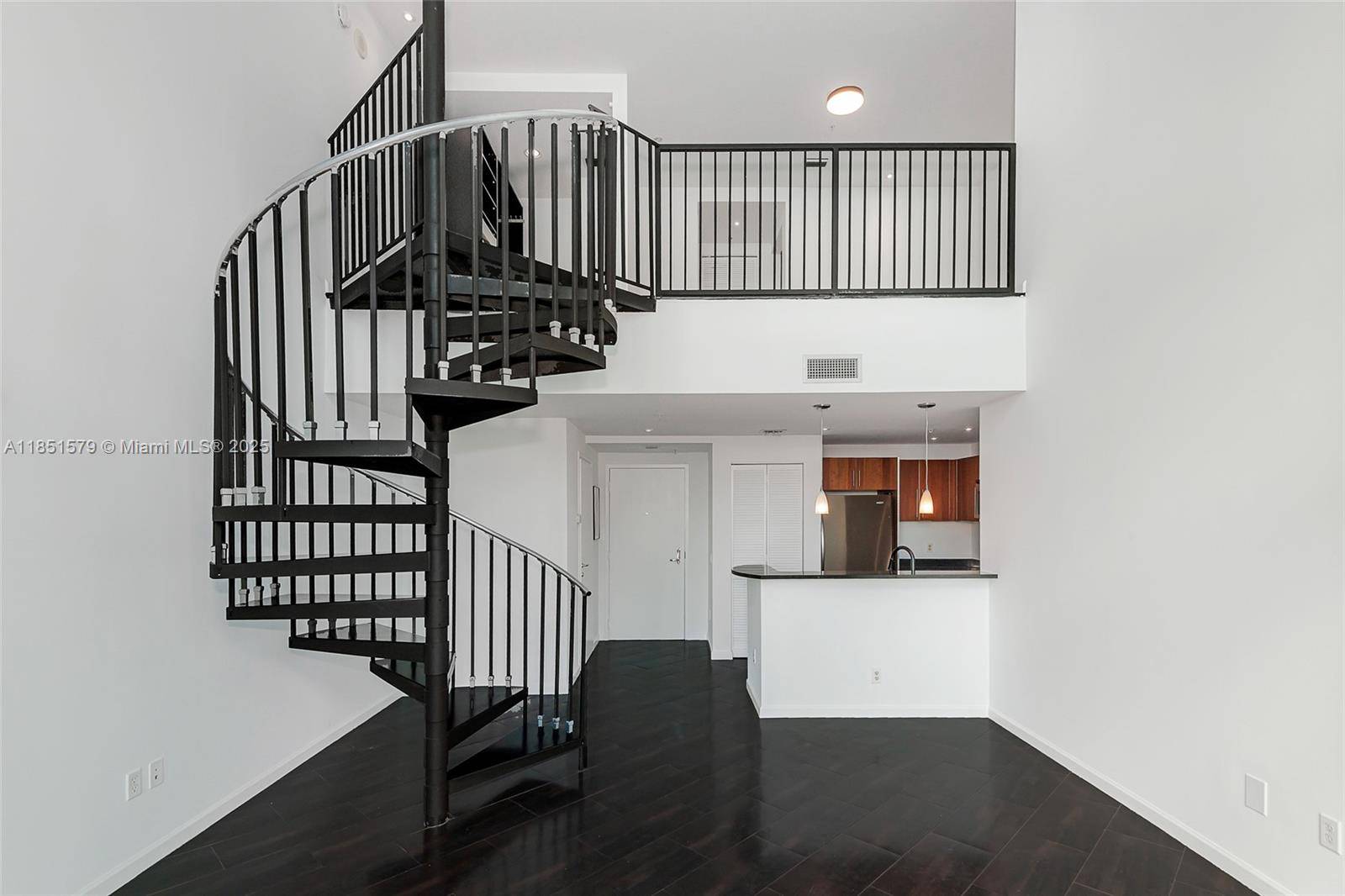 300 S Biscayne BlvdMiami - Condo/Co-Op/Annual,Condo condo unit Loft 826 - picture