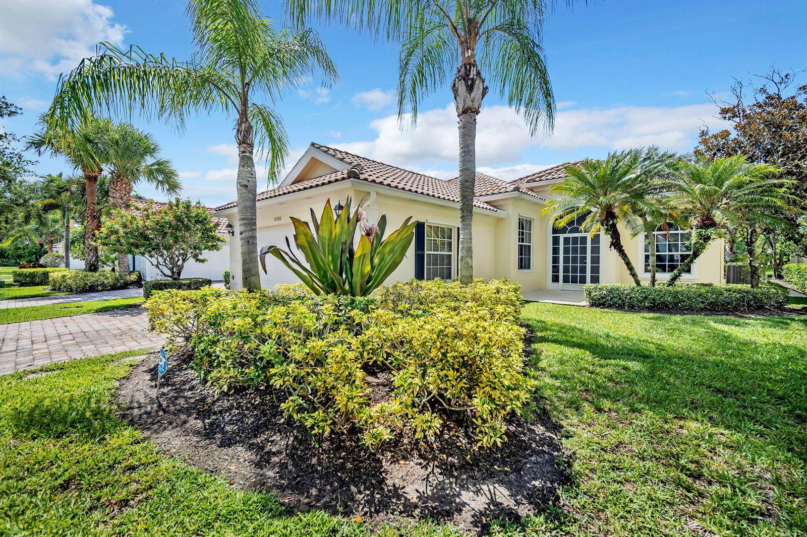 8188 RosalieWellington - picture