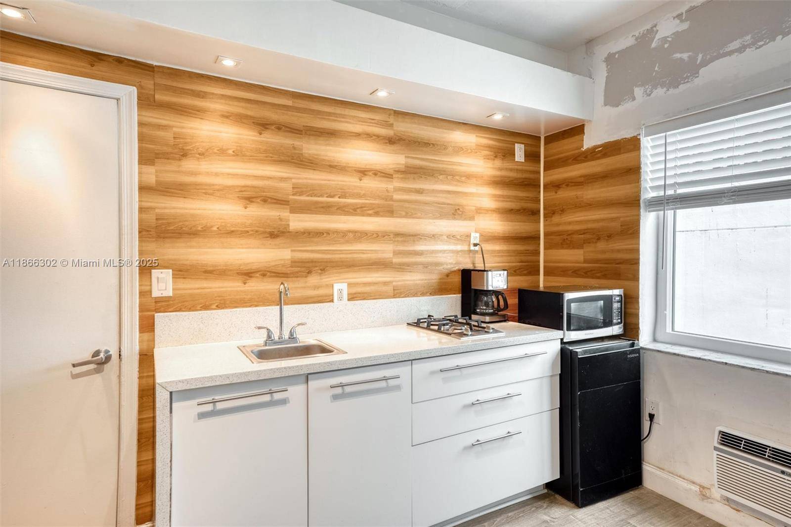 335 Ocean DrMiami Beach - Condo 1-4 Stories,Condo condo unit 111 - picture