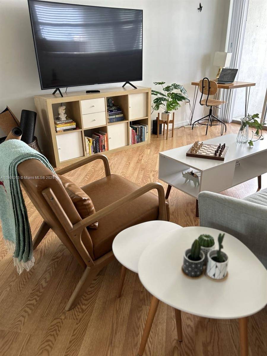 5880 Collins AveMiami Beach - Condo/Co-Op/Annual,Condo condo unit 1007 - picture