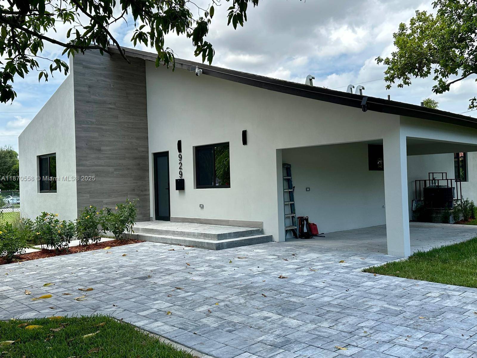 929 NW 60th StMiami - picture