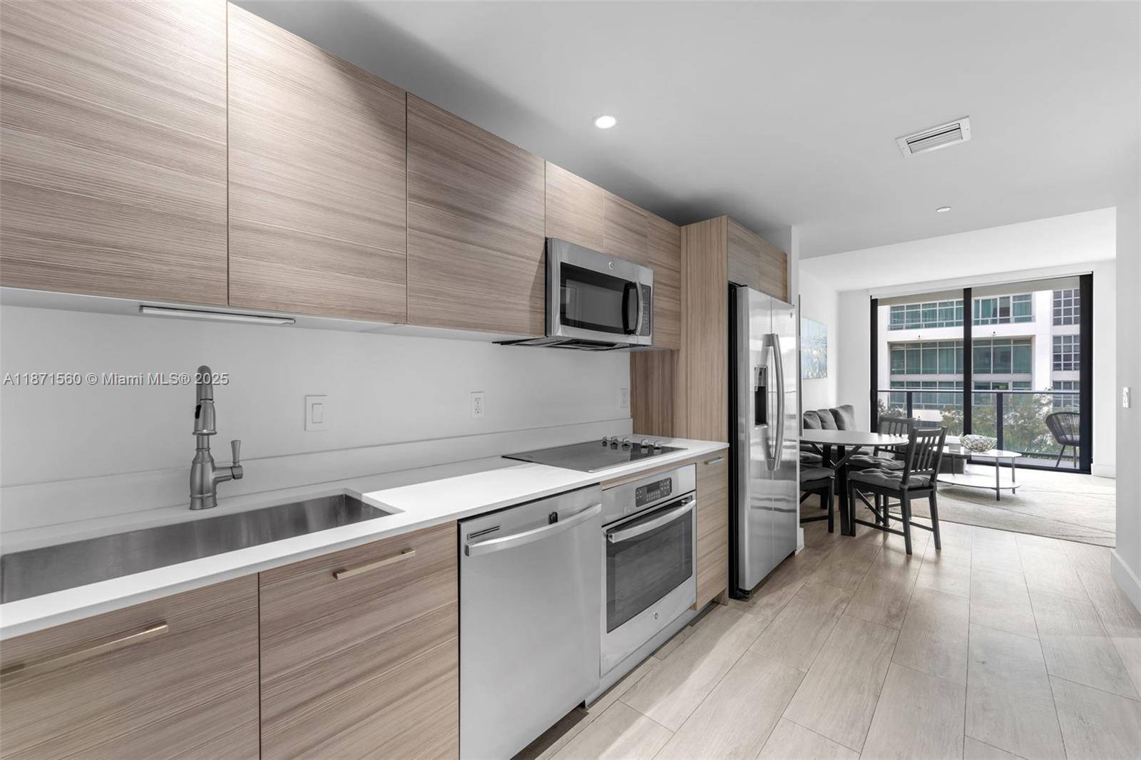 121 NE 34th StMiami - Condo/Co-Op/Annual,Condo condo unit L301 - picture