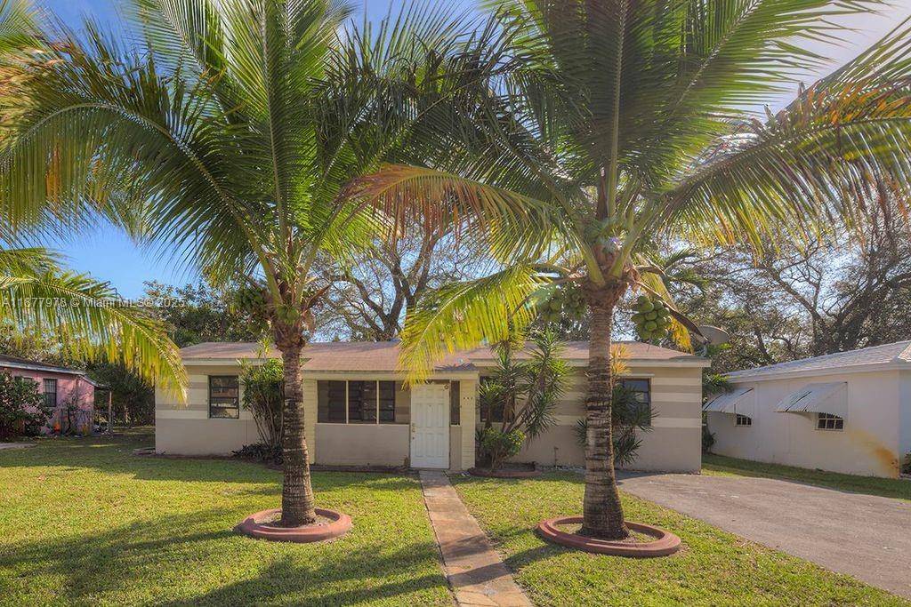 640 NE 137th StNorth Miami - Single Family-Annual,House condo unit 640 - picture