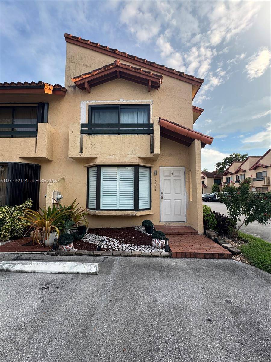 10048 SW 77th CtMiami - picture