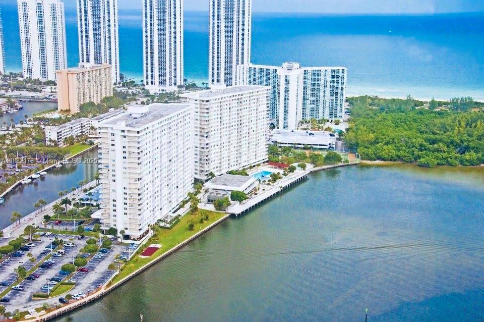 300 Bayview DrSunny Isles Beach - Condo 5+ Stories,Condo condo unit 1109 - picture