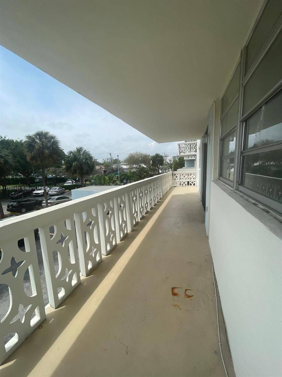 13155 Ixora CtNorth Miami - Condo 5+ Stories,Condo condo unit 201 - picture