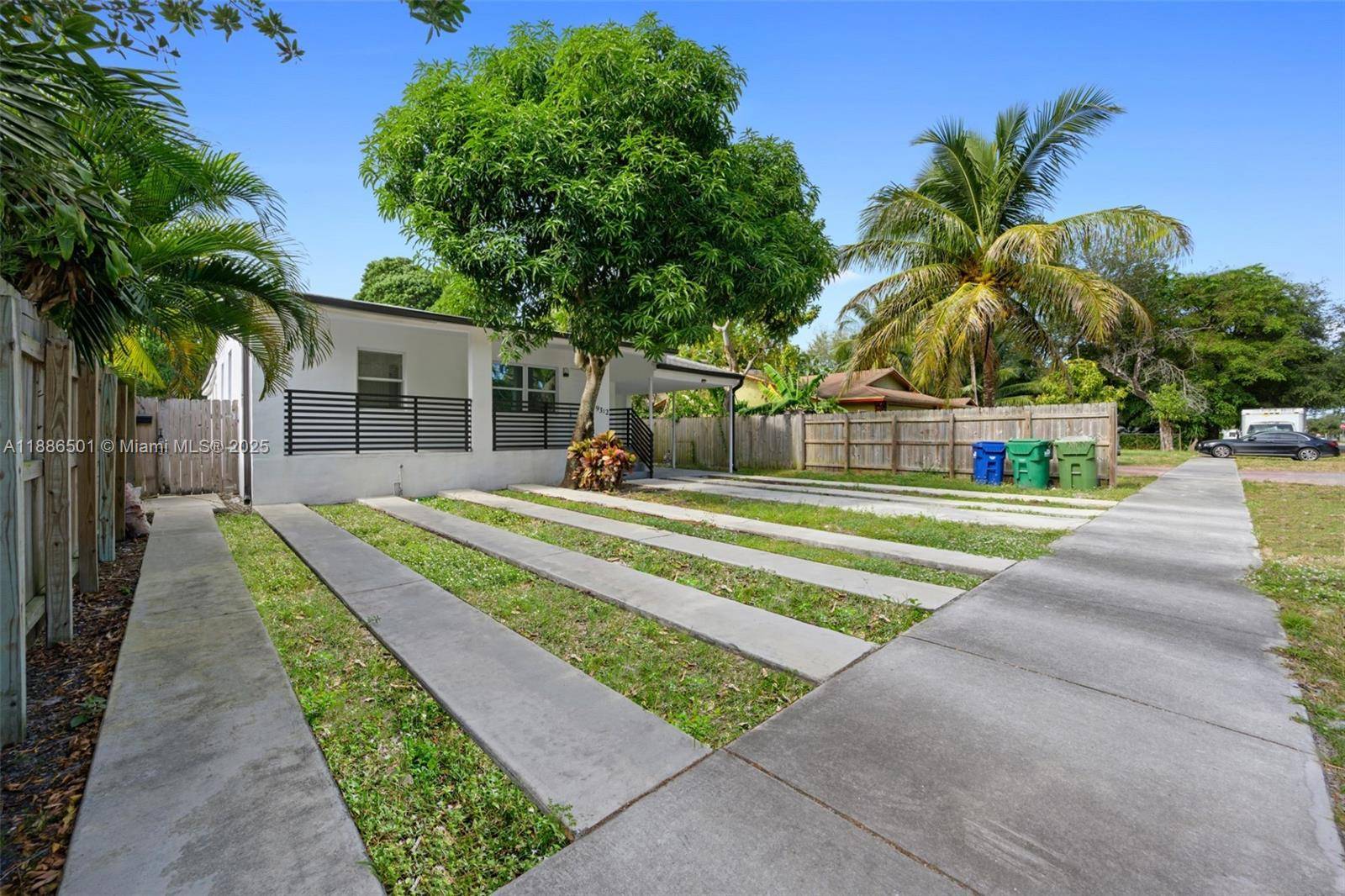 9312 NW 3rd AveMiami Shores - Duplex/Tri/Quad-Annual,House condo unit A - picture