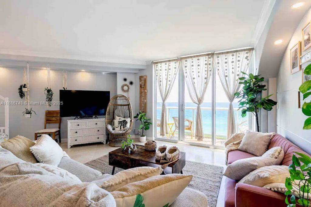 3901 S Ocean DrHollywood - Condo/Co-Op/Annual,Condo condo unit 14L - picture