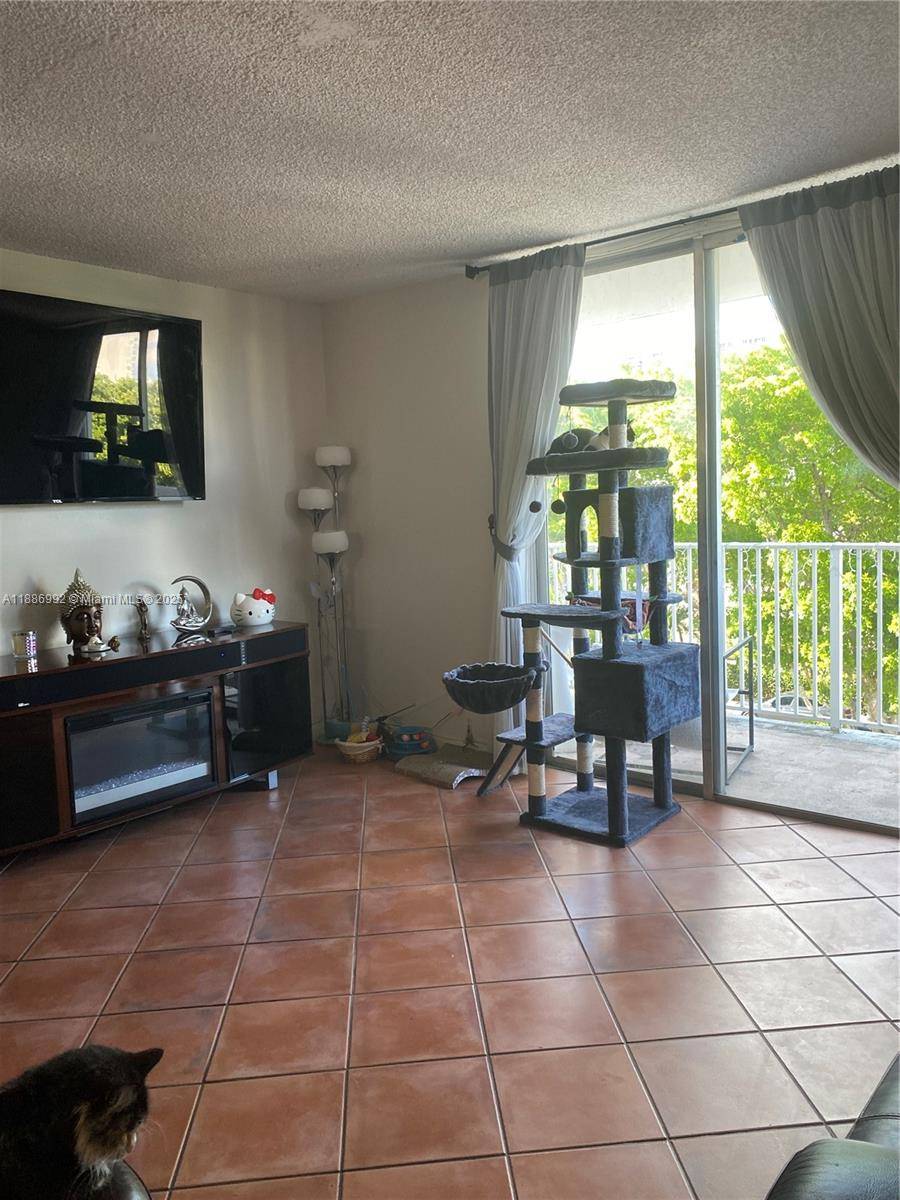 1801 S Treasure DrNorth Bay Village - Condo 1-4 Stories,Co-Op condo unit 414 - picture