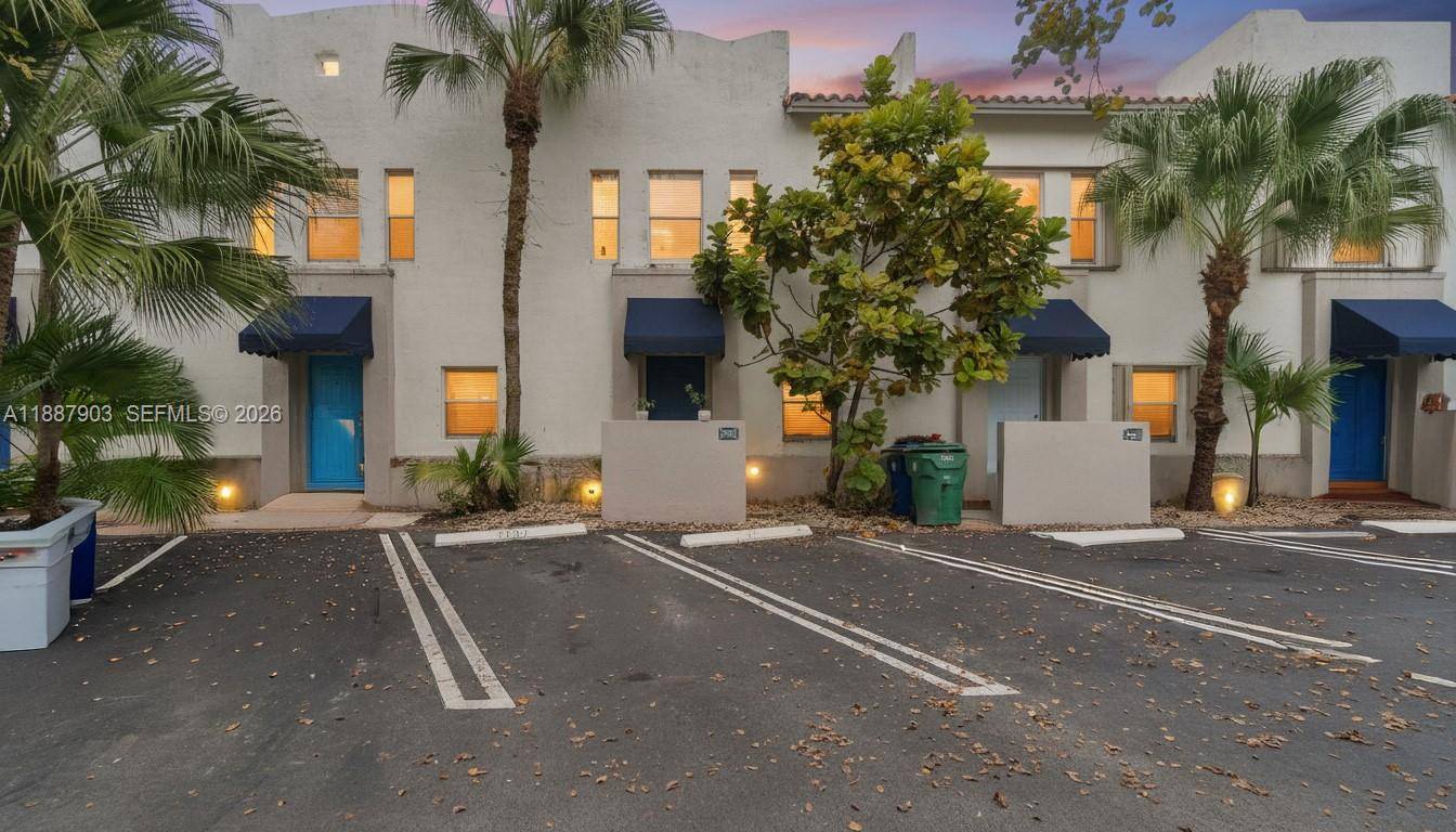 3067 Center StMiami - Townhouse Fee Simple,Condo condo unit 17 - picture