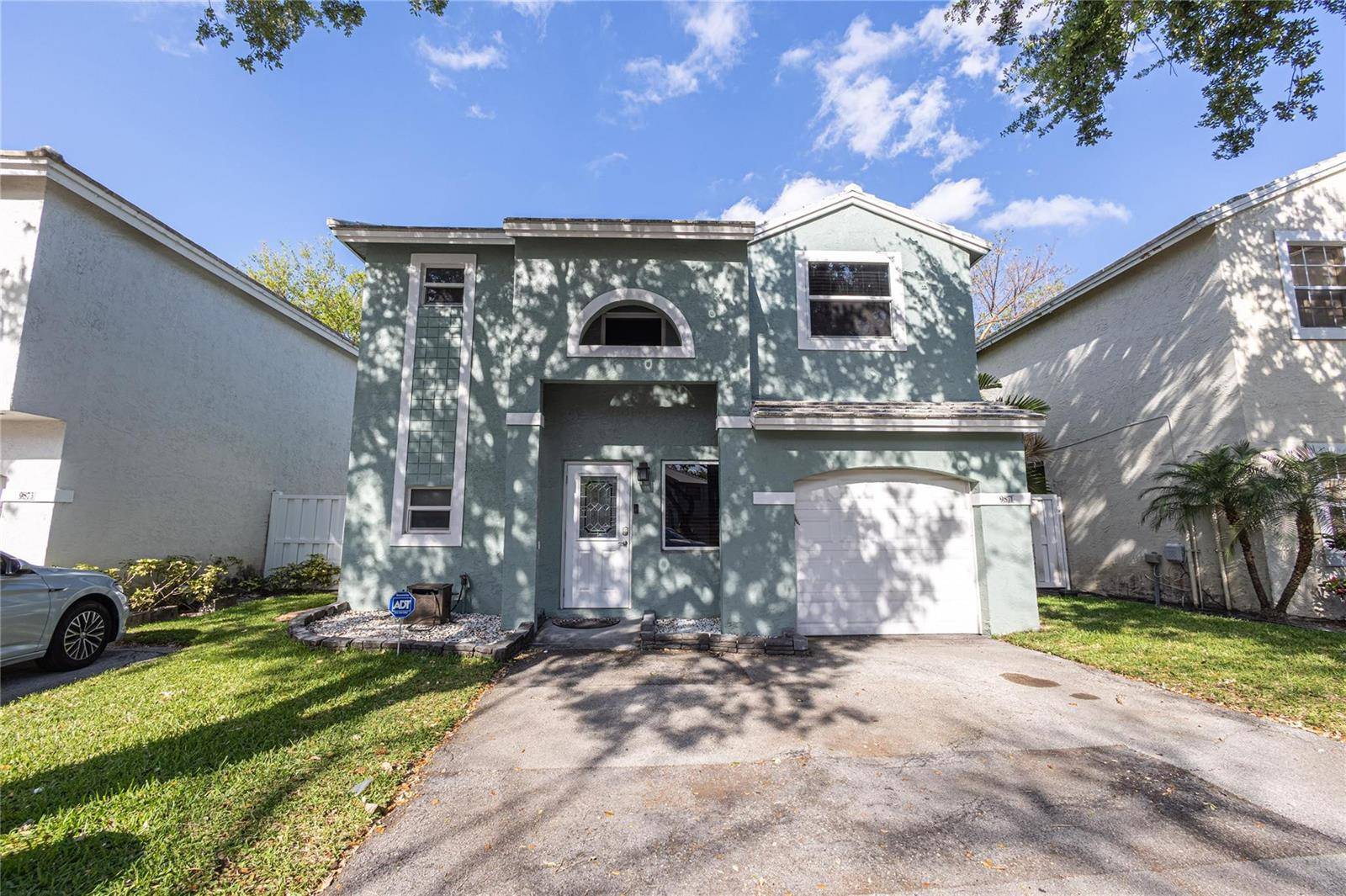 9871 NW 2ndPlantation - picture
