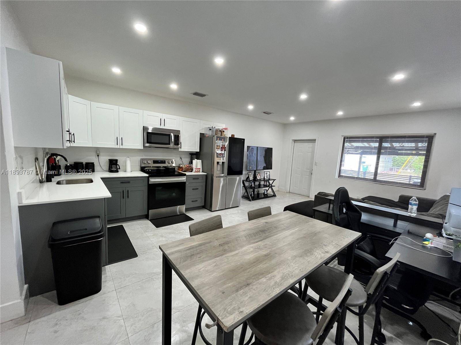 1102 NW 103rd StreetMiami - picture