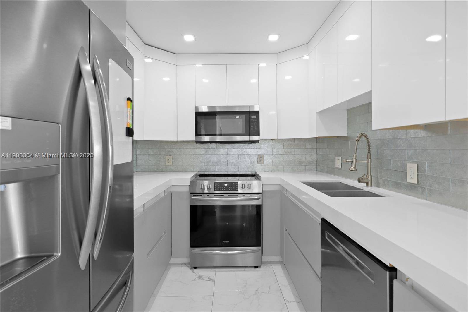 3675 N Country Club DrAventura - Condo 5+ Stories,Condo condo unit 2008 - picture