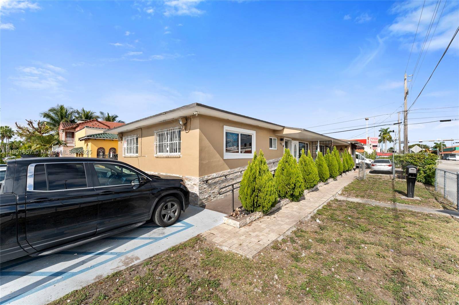 820 SW 17th AveMiami - Duplex/Tri/Quad-Annual,Multi Family condo unit 1 - picture