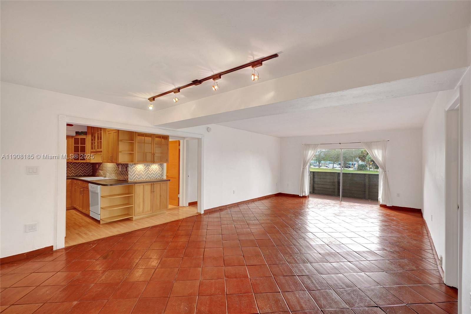 8335 SW 72nd AveMiami - Condo 1-4 Stories,Condo condo unit 205D - picture