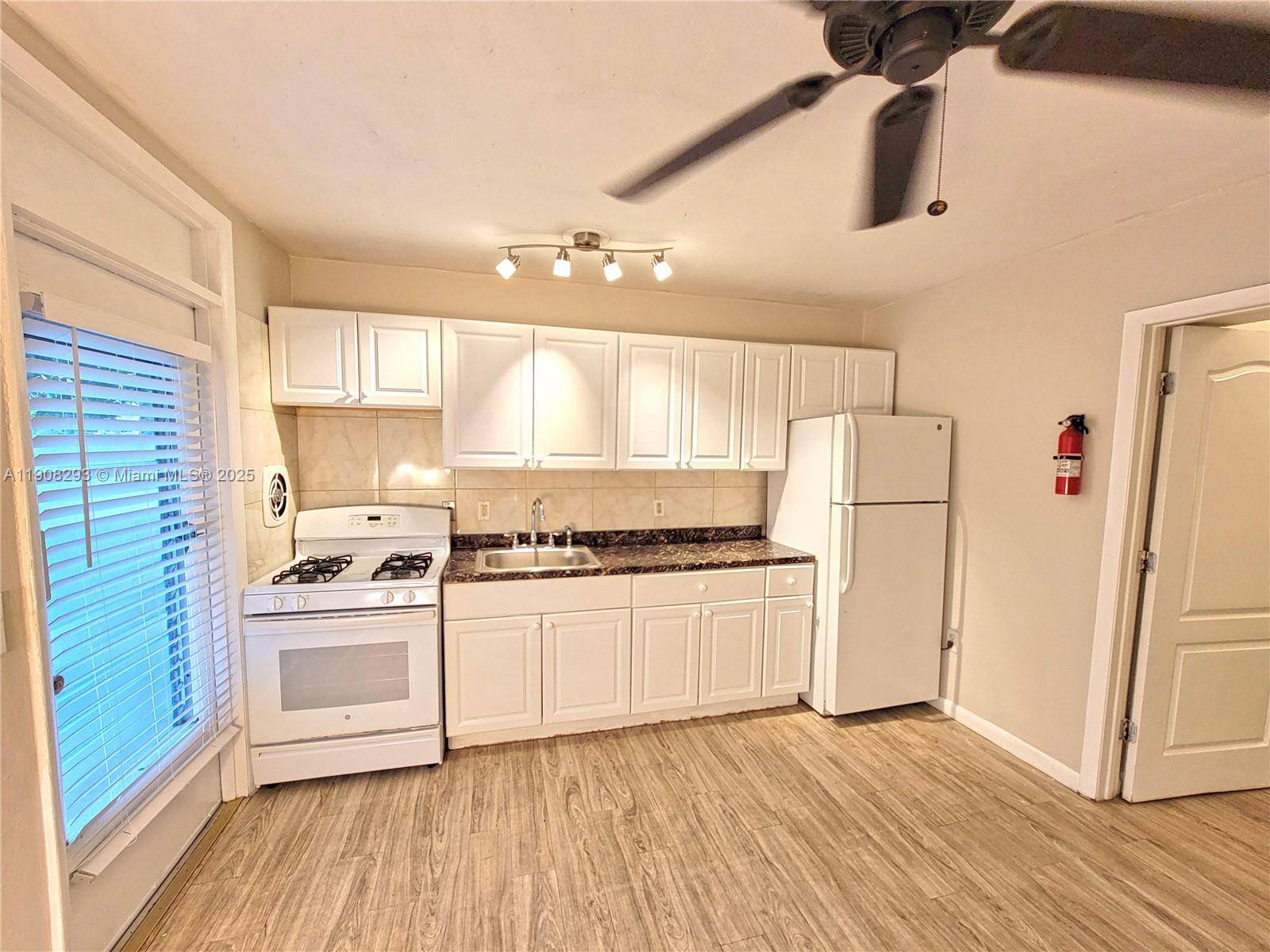 441 Collins AveMiami Beach - Condo 1-4 Stories,Condo condo unit 12A - picture