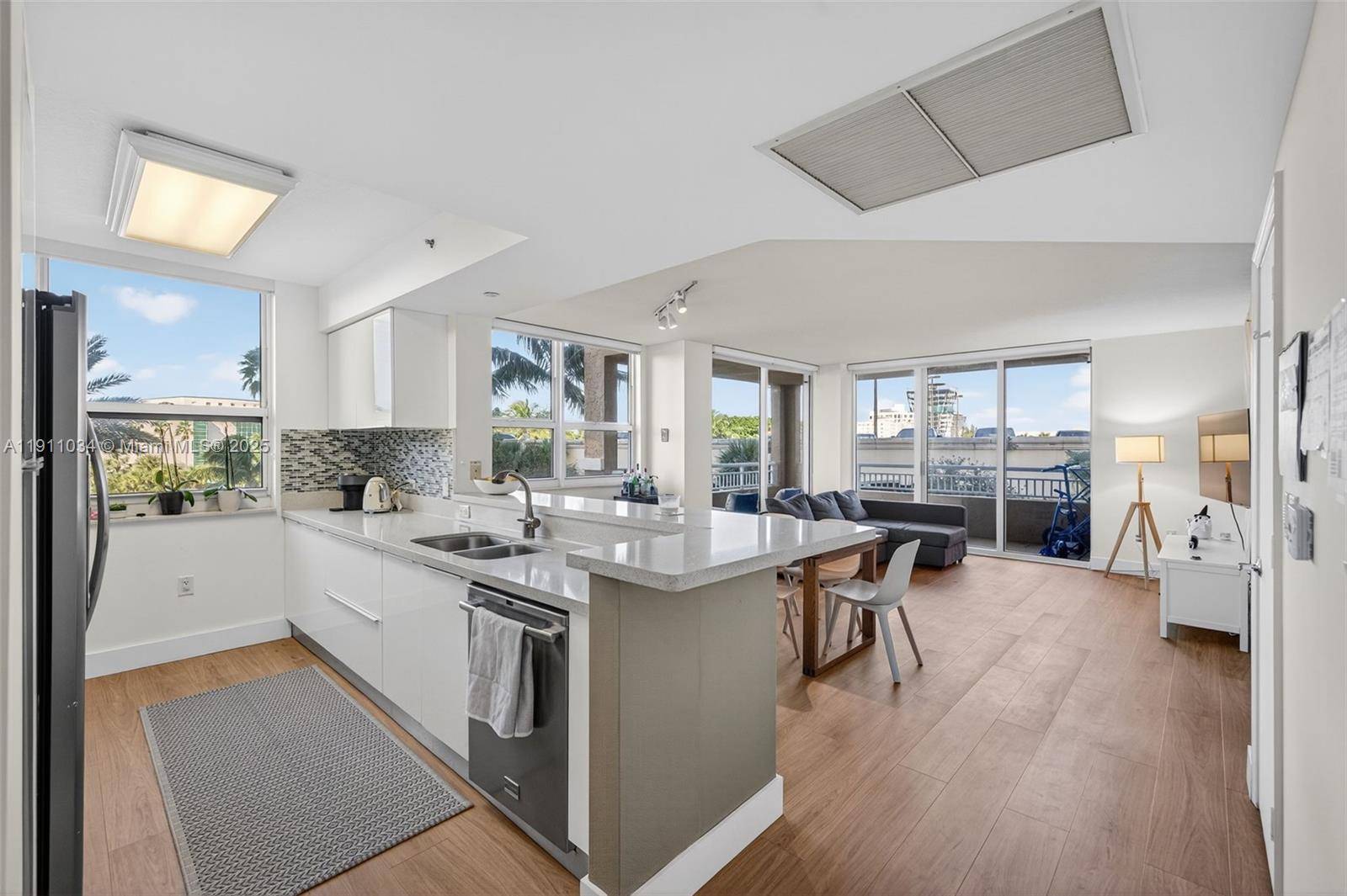 19501 W Country Club DrAventura - Single Family-Annual,Apartment condo unit 313 - picture