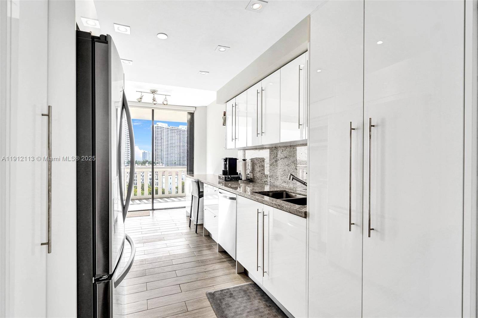 3000 Island BlvdAventura - Condo/Co-Op/Annual,Condo condo unit 903 - picture