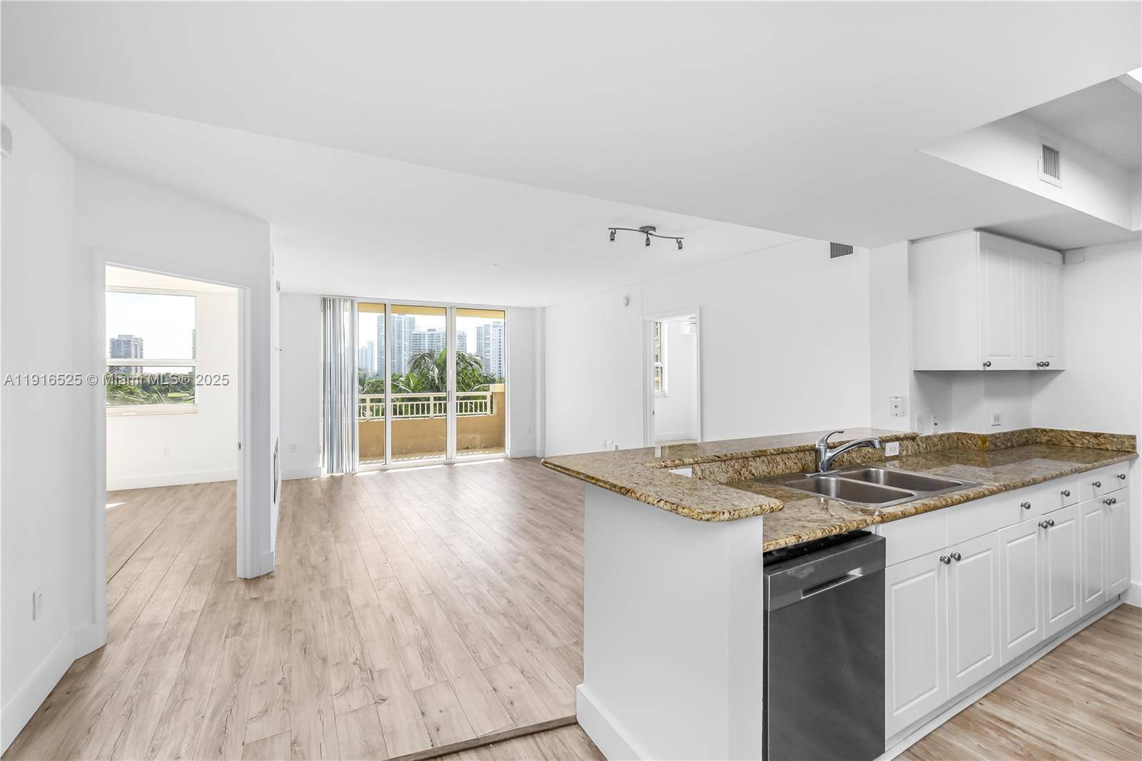 19501 W Country Club DrAventura - Condo/Co-Op/Annual,Condo condo unit 515 - picture