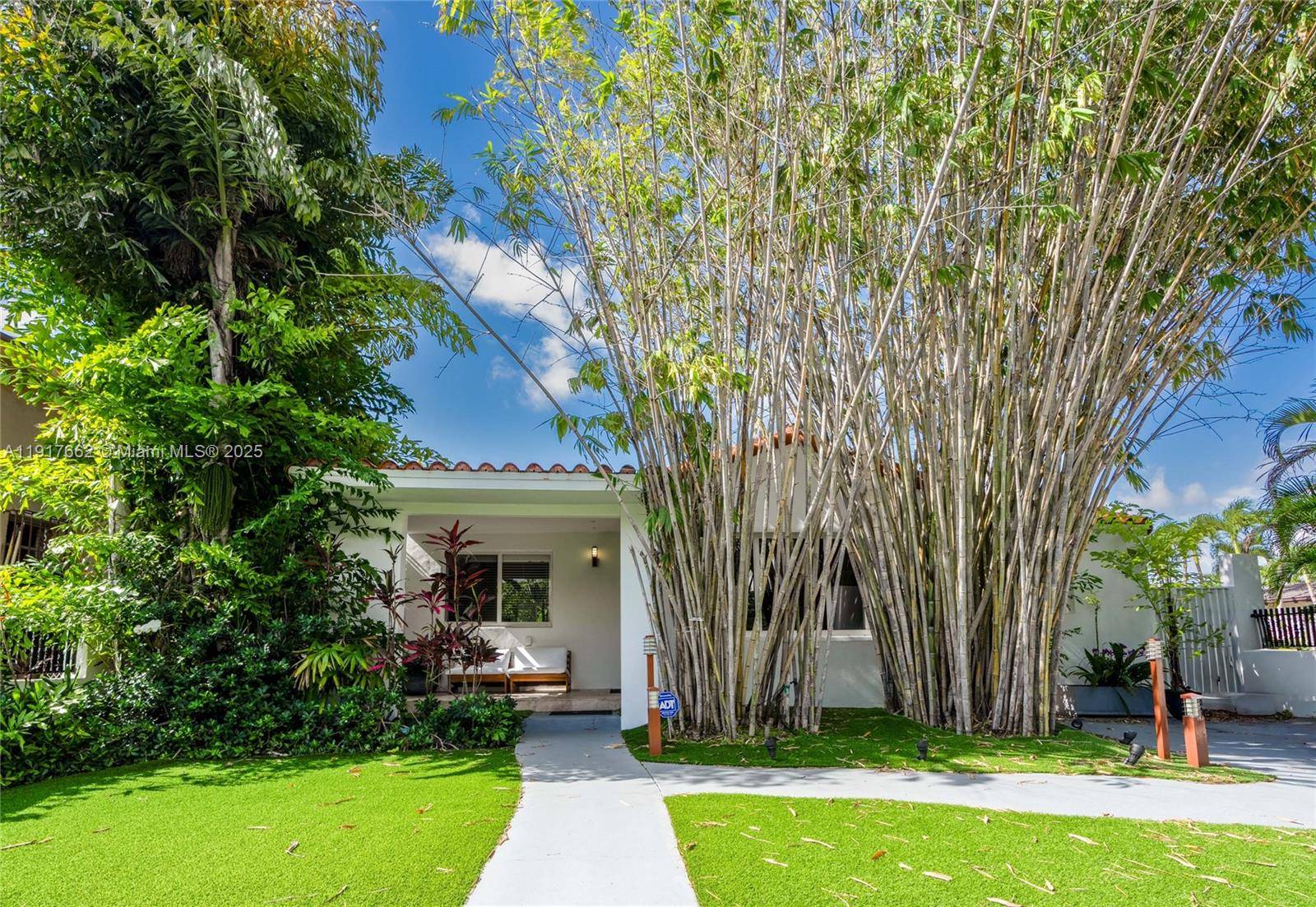 1360 SW 16th StMiami - picture
