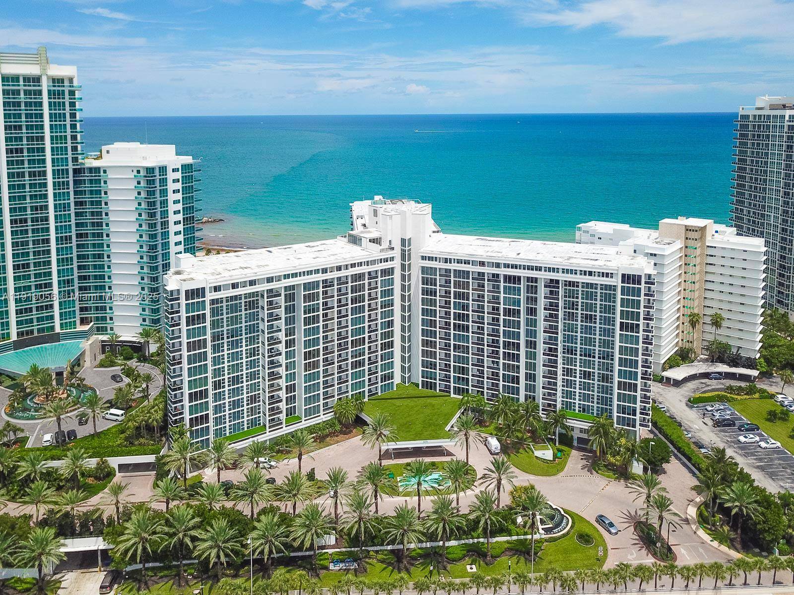 10275 Collins AveBal Harbour - Condo/Co-Op/Annual,Condo condo unit 905 - picture