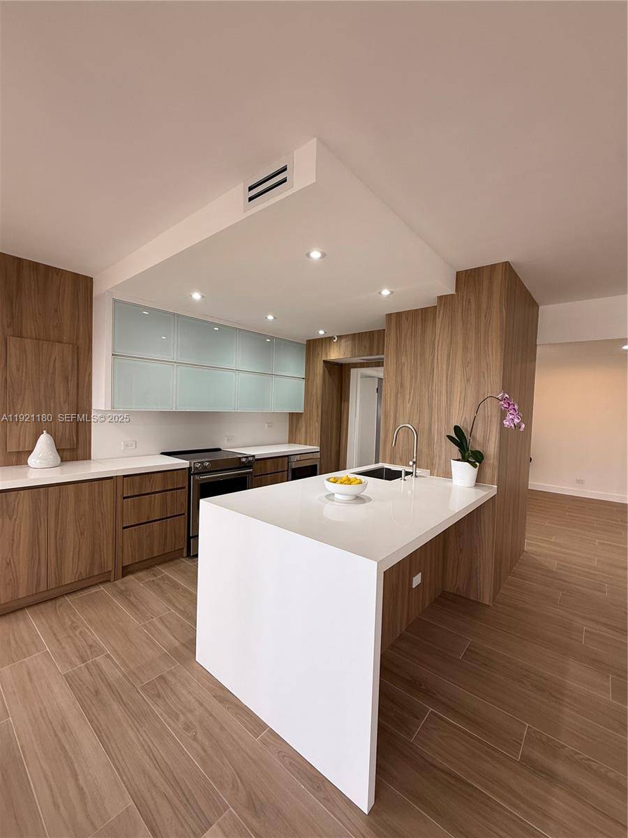 20191 E Country Club DrAventura - Condo 5+ Stories,Condo condo unit 504 - picture