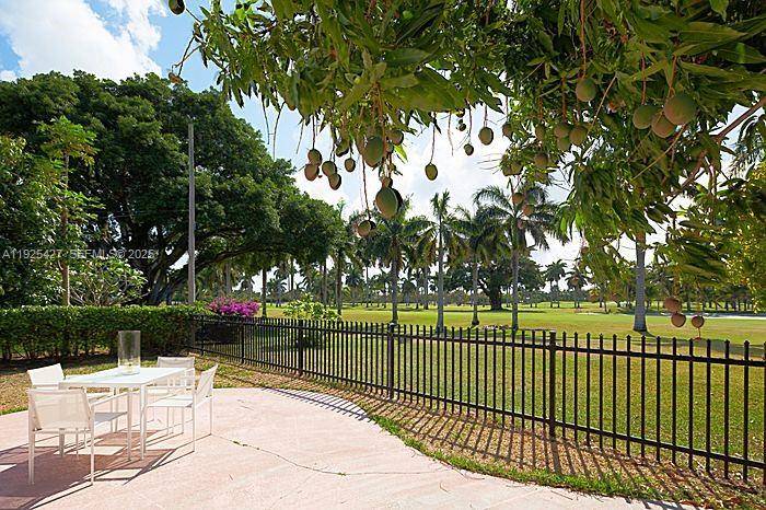 5570 La Gorce DrMiami Beach - picture