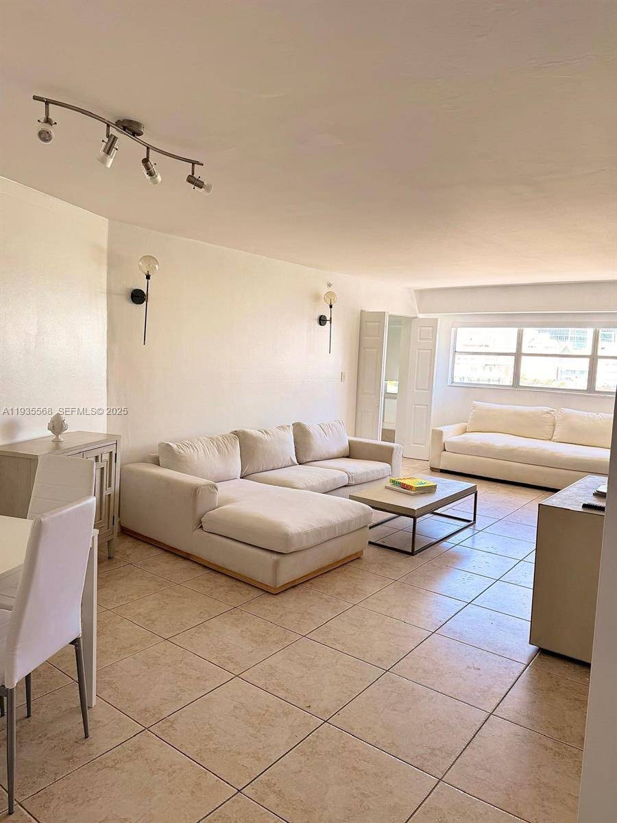 1881 Washington AveMiami Beach - Condo/Co-Op/Annual,Condo condo unit 8D - picture