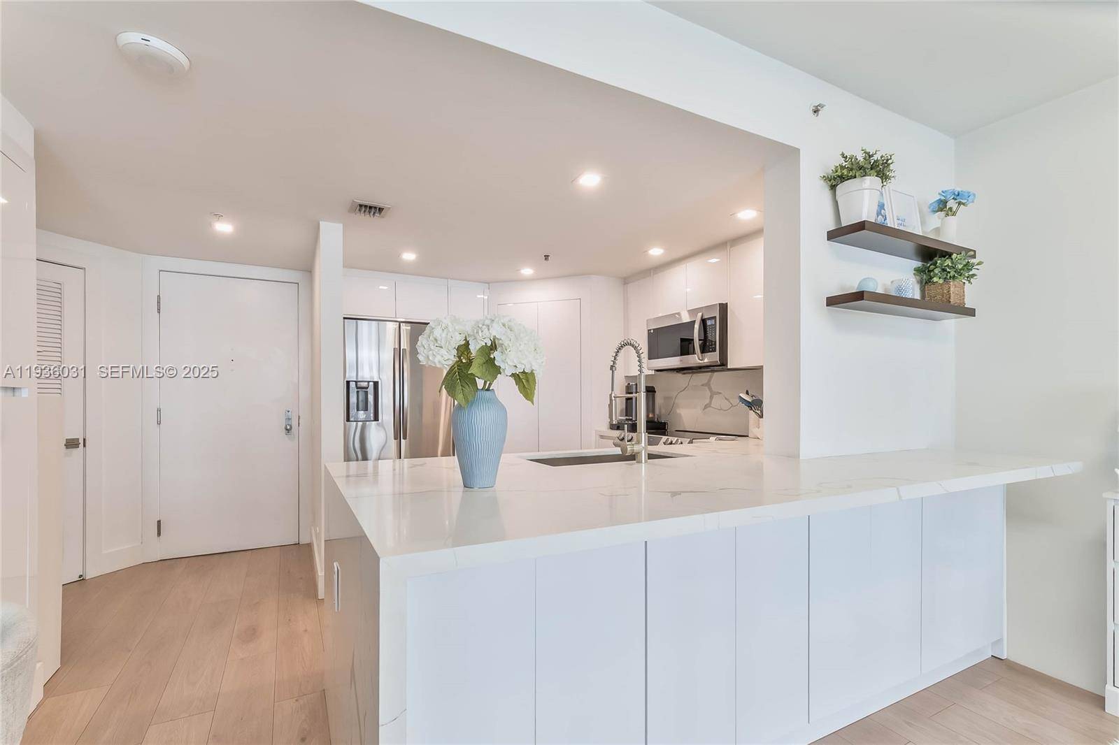 701 Brickell Key BlvdMiami - Condo 5+ Stories,Condo condo unit 808 - picture