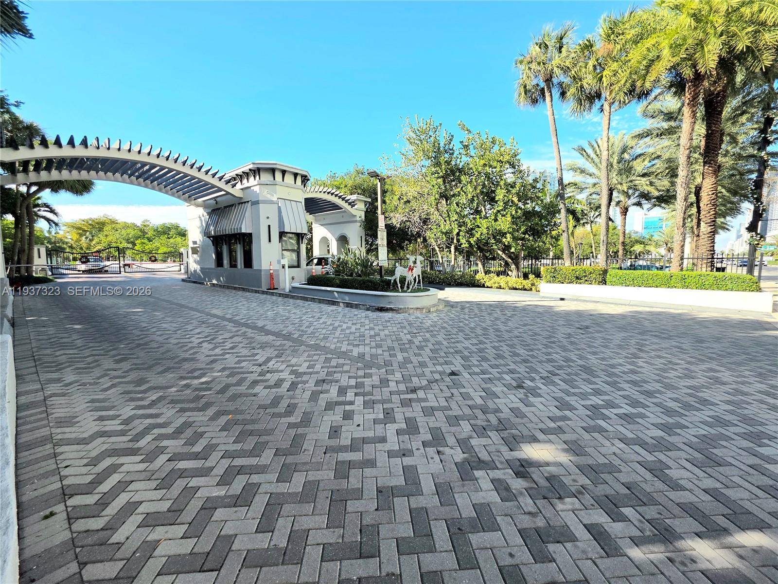 310 Poinciana DrSunny Isles Beach - Townhouse/Villa-Annual,Condo condo unit 802 - picture