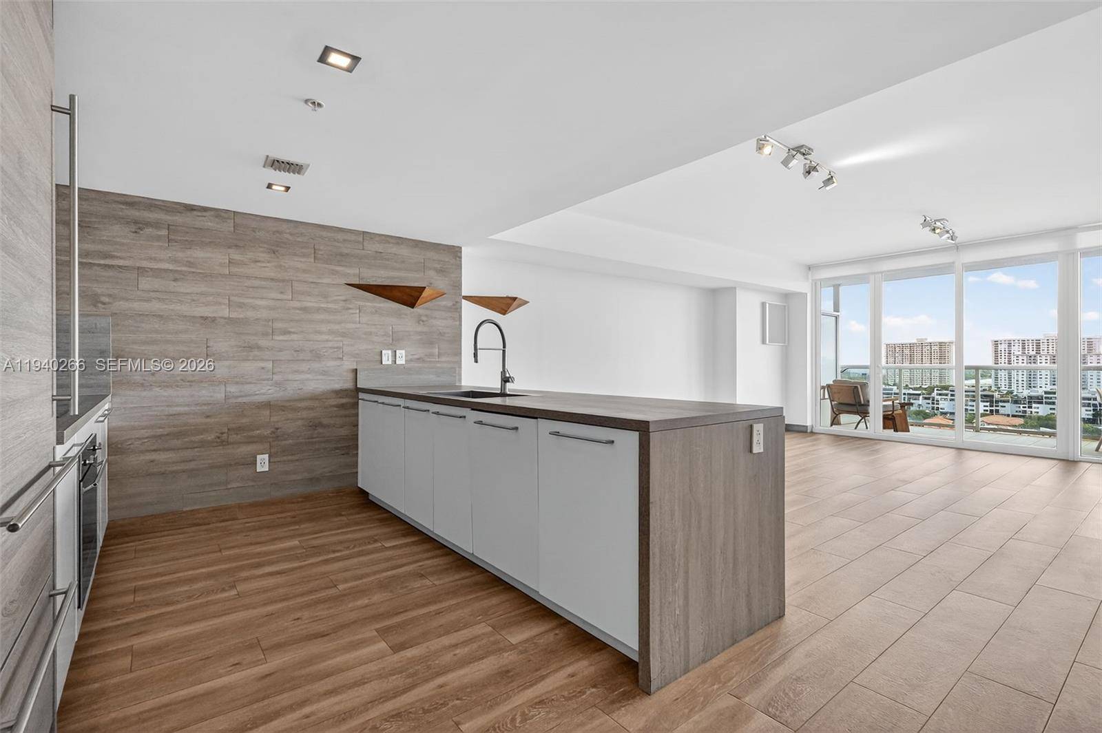 400 Sunny Isles BlvdSunny Isles Beach - Condo/Co-Op/Annual,Condo condo unit 1207 - picture