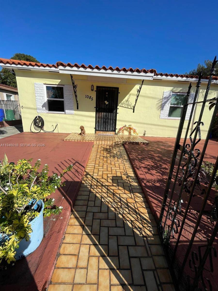 1085 NW 26th StMiami - picture