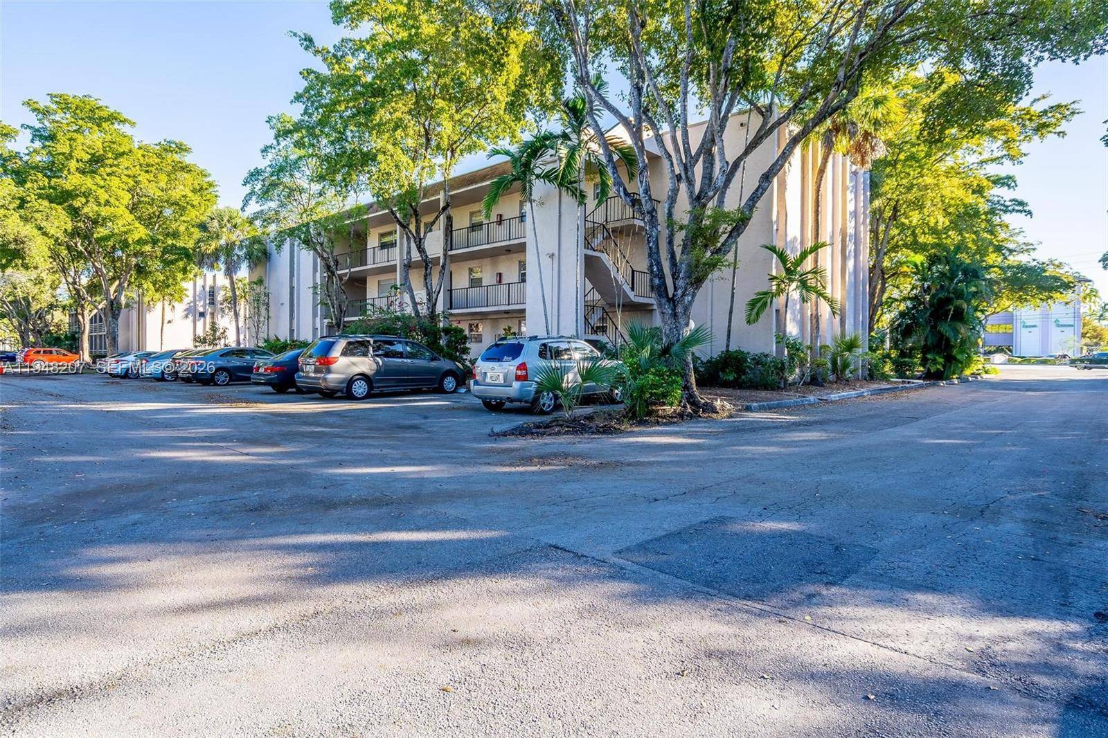 469 N Pine Island RdPlantation - Condo 1-4 Stories,Condo condo unit B302 - picture