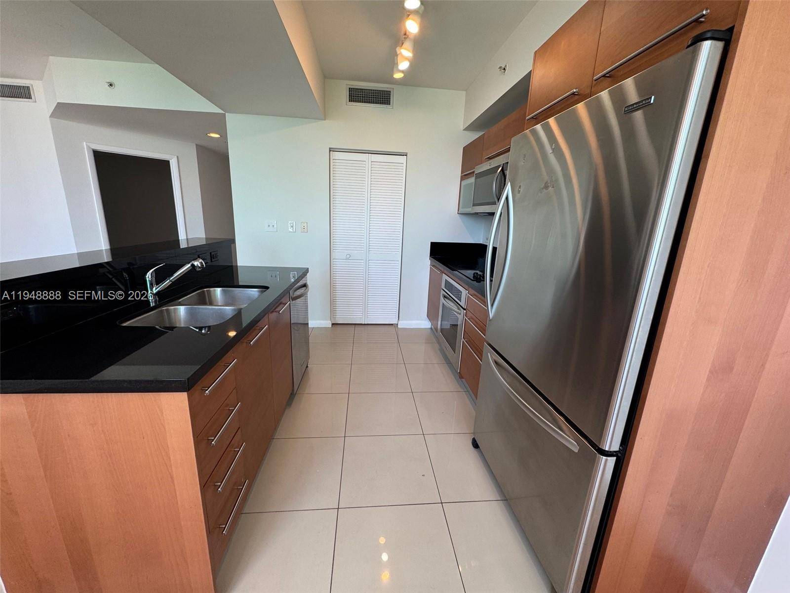 244 BISCAYNE BLMiami - Condo/Co-Op/Annual,Condo condo unit 702 - picture